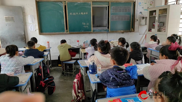 凯发K8一触即发秋季健康小知识健康常识健康教育小常识西平县柏苑武岗小学开展近视防