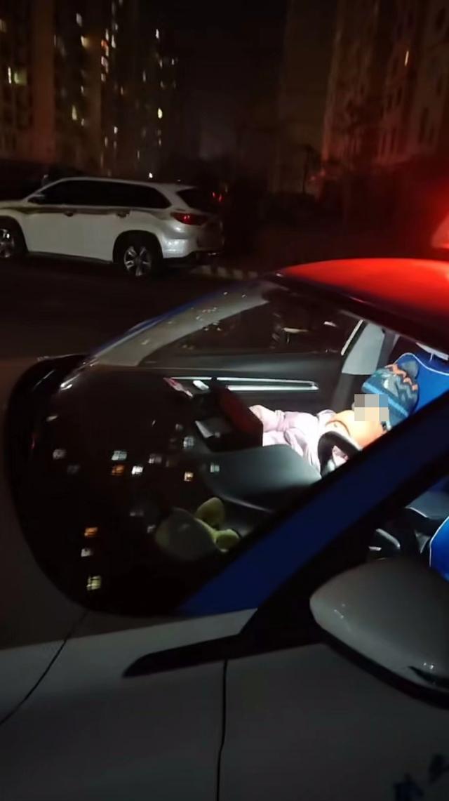 k8凯发健康常识宣传图片宝宝感冒满月宝宝感冒怎么办甘肃出租司机收留三位满月宝宝在