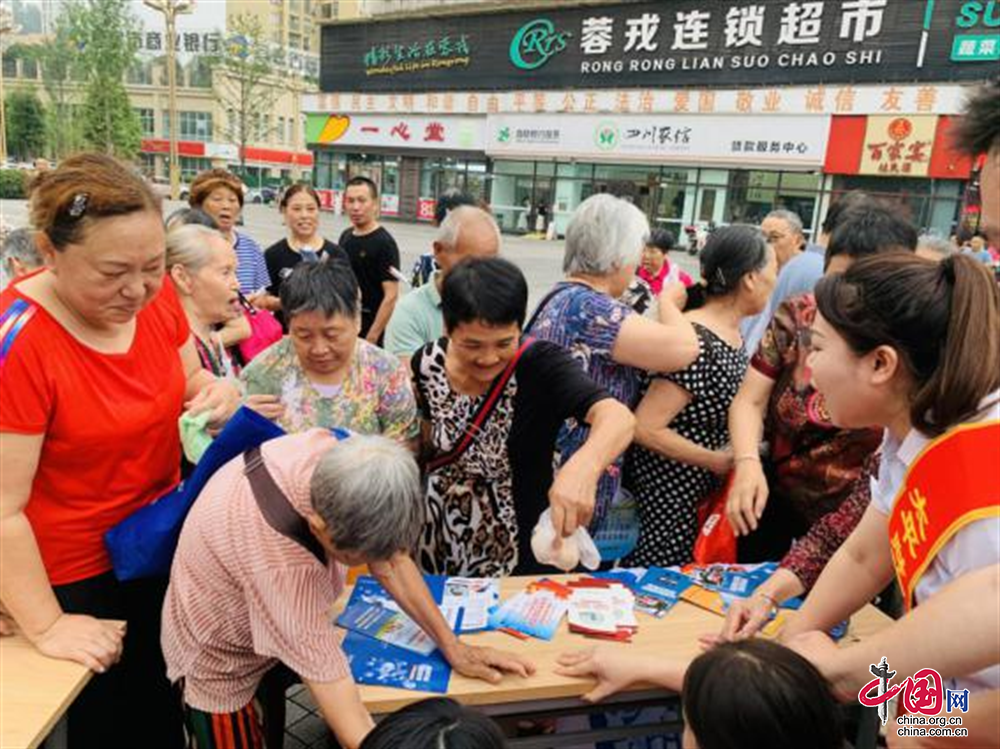 凯时k8官网太平人寿宜宾中支积极参与“社区义诊”及保险消费者权益宣传活动