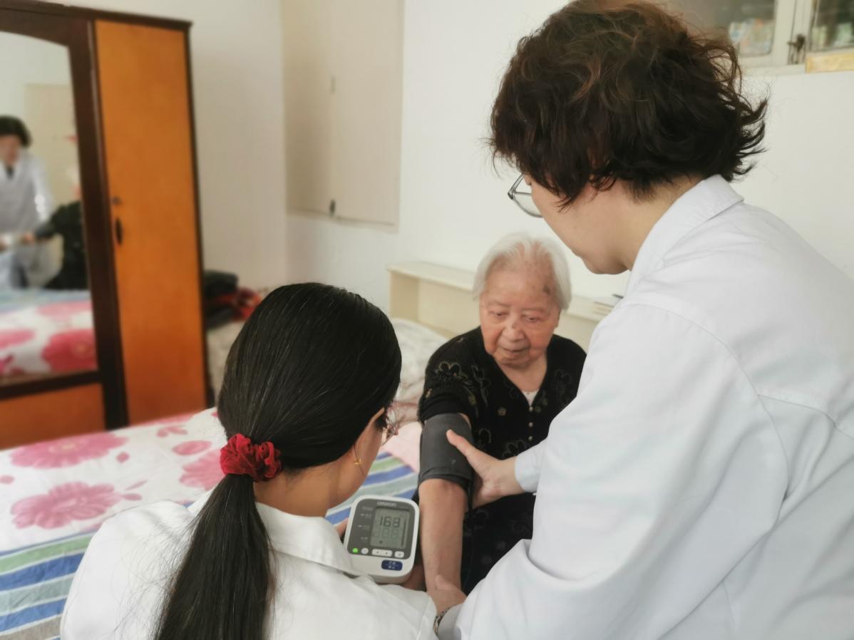 k8凯发官网西关社区：上门义诊送健康 倾情服务暖人心