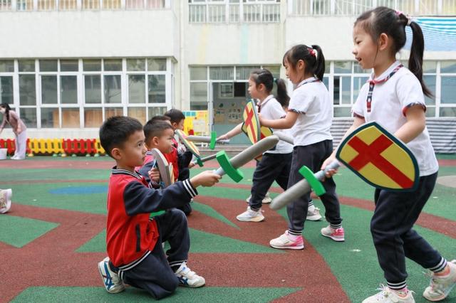 凯发k8，活力操舞、快乐成长来看看普陀这所幼儿园的健康教育